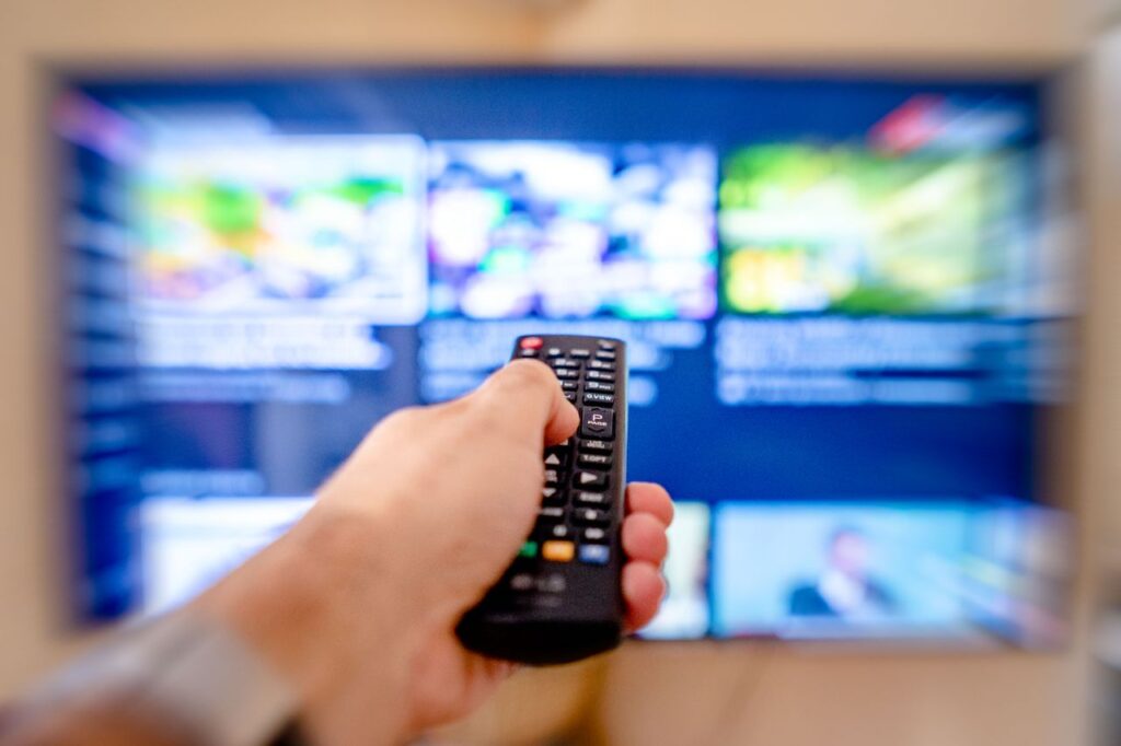 Wat is narrowcasting? Zo werkt schermcommunicatie op locatie